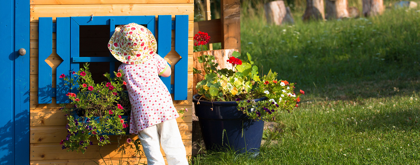 how-to-choose-child-playhouse-1400x550.jpg